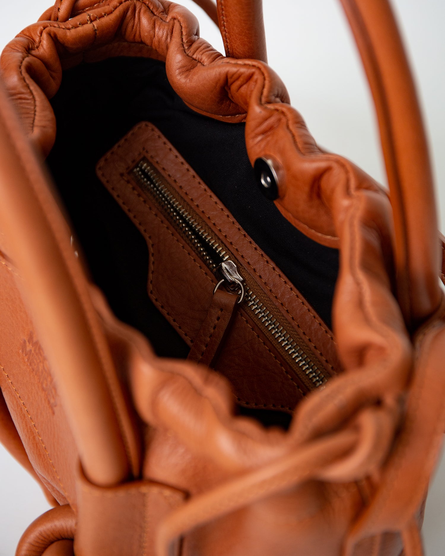 Irupe Medium Leather Bag - Tan