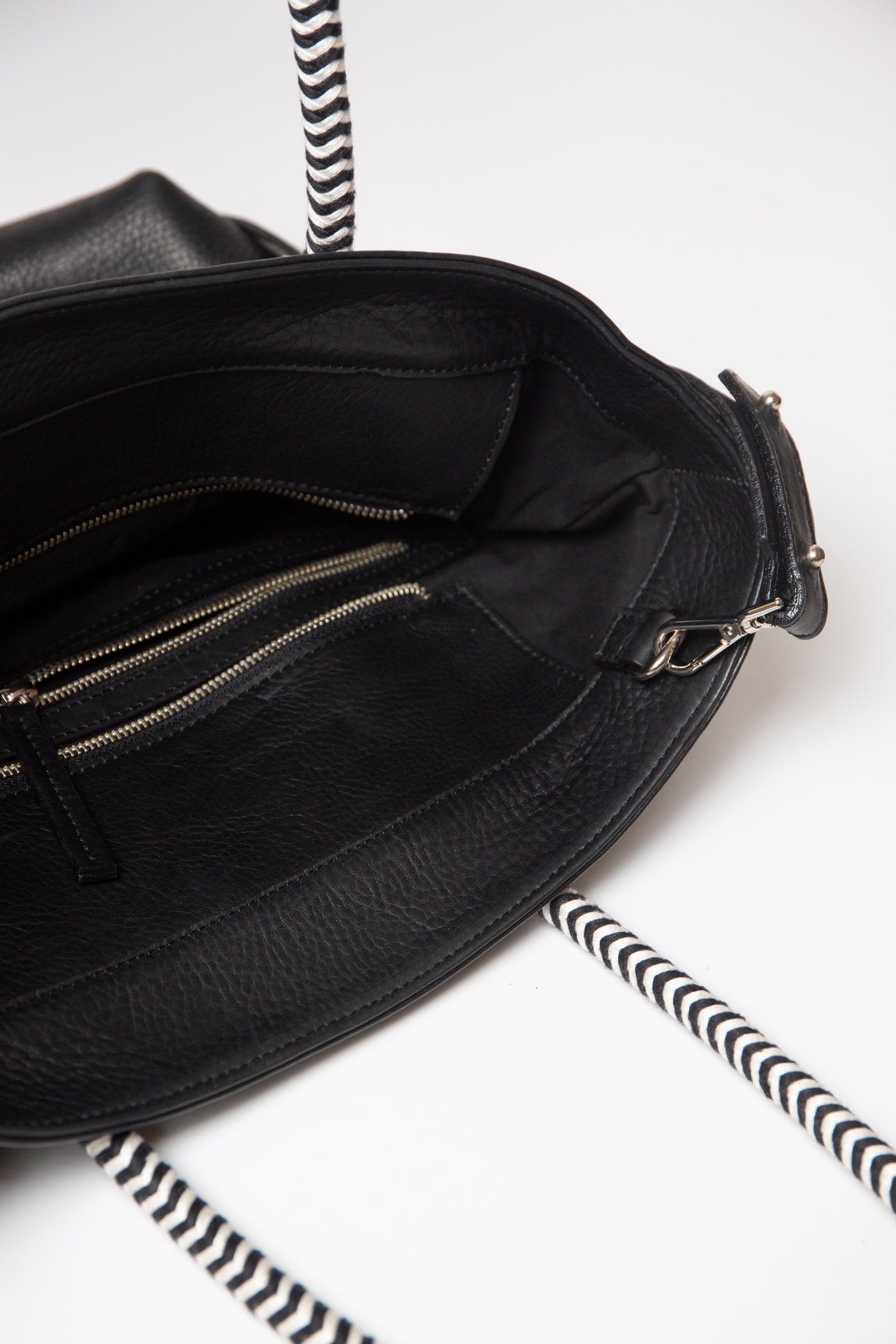 Mecha Leather Tote Bag - Black Bataraza