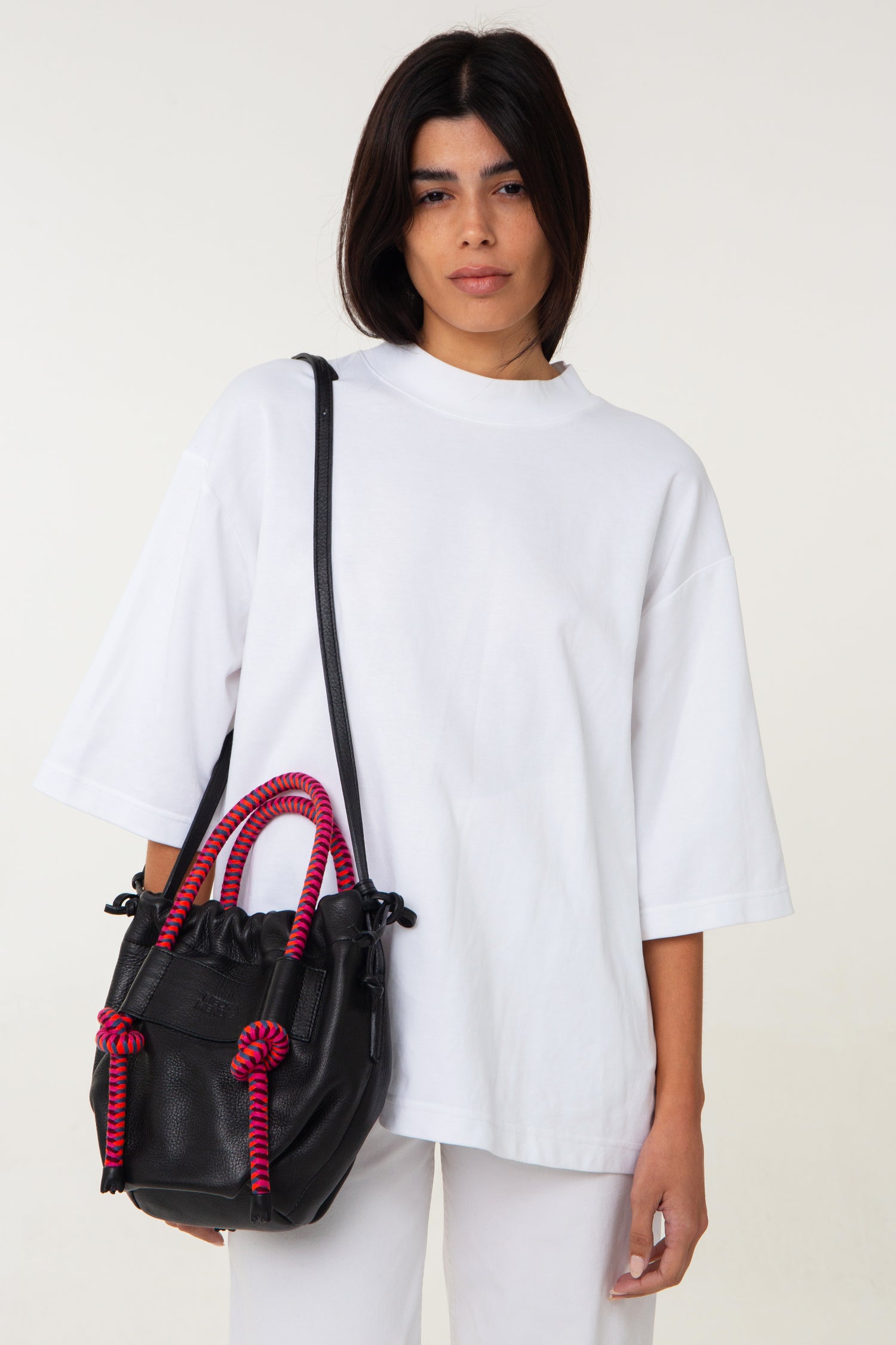 Irupe Medium Leather Bag - Black Hypnotic