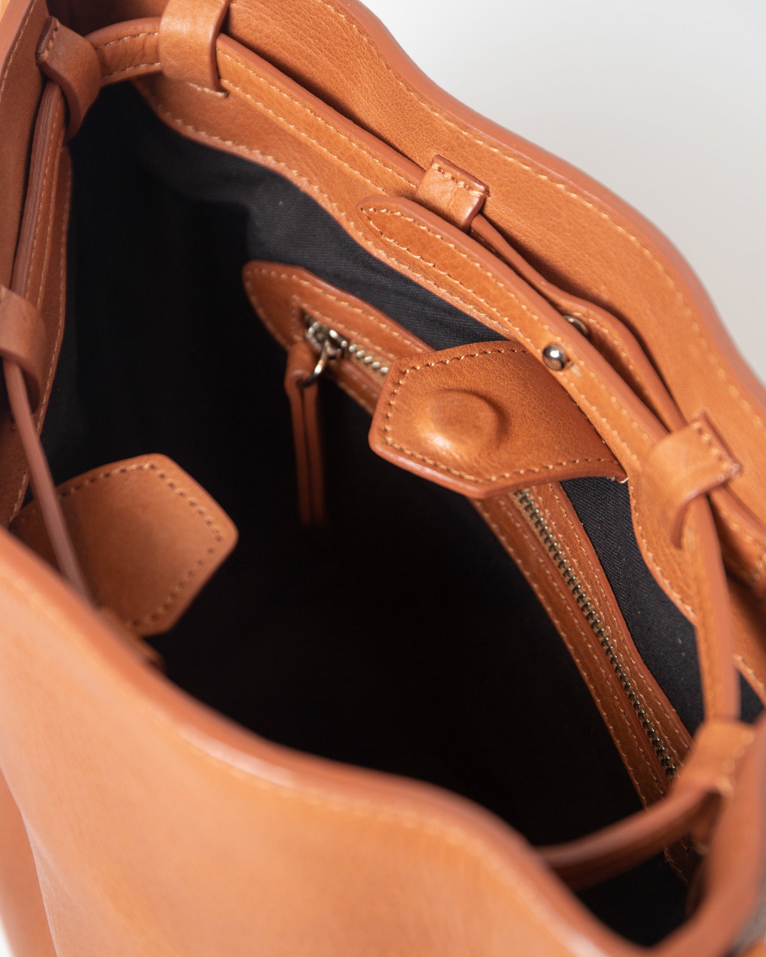 Bucket Classic - Tan Hypnotic