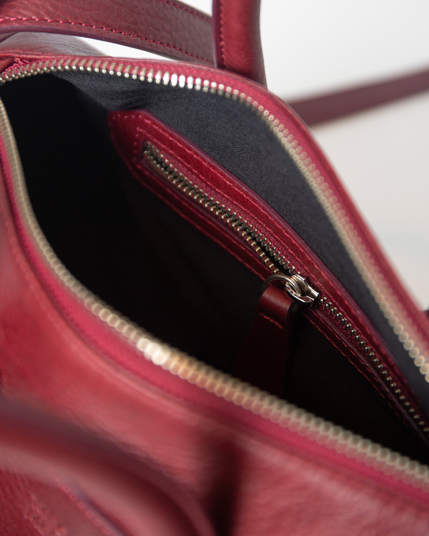 Jegua Charms Trunk - Burgundy