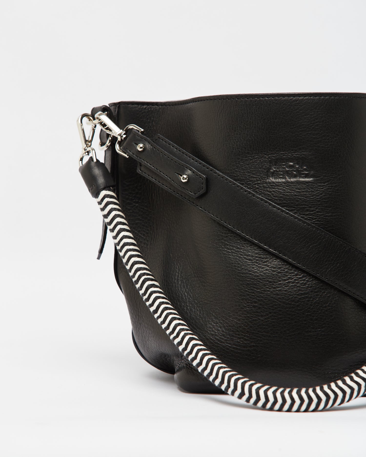 Bucket Classic - Black Bataraza